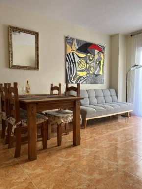 Almuden's yellow apartment, HIGH-SPEED FREE WIFI, 250m to Beach, The center of Torrevieja